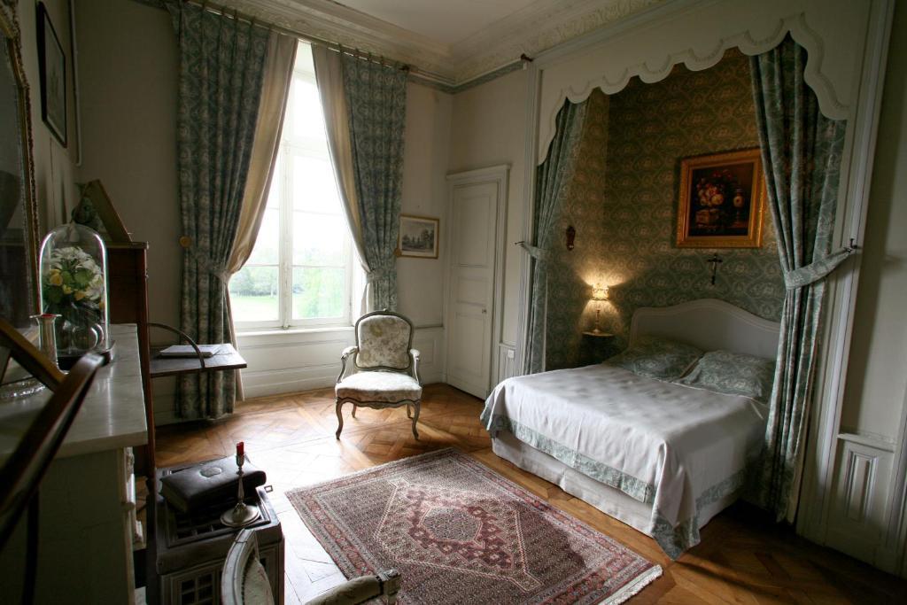 Chateau De Beaujeu Sens-Beaujeu Habitación foto
