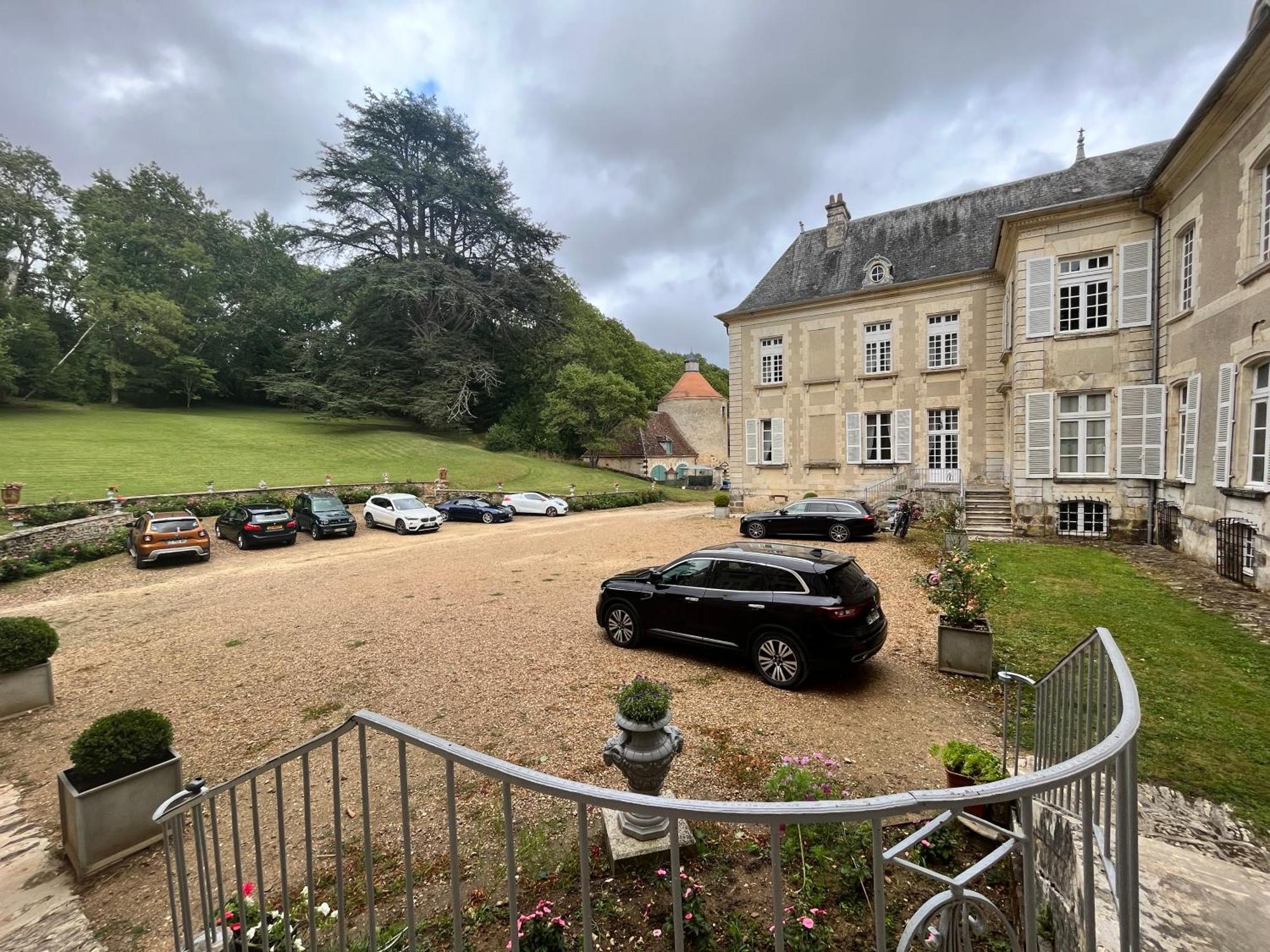 Chateau De Beaujeu Sens-Beaujeu Exterior foto
